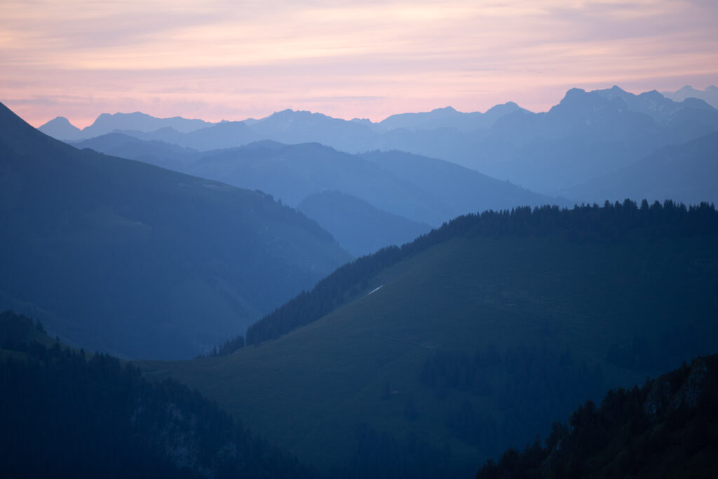 sunrise-DentDeJaman-mountainview-switzerland
