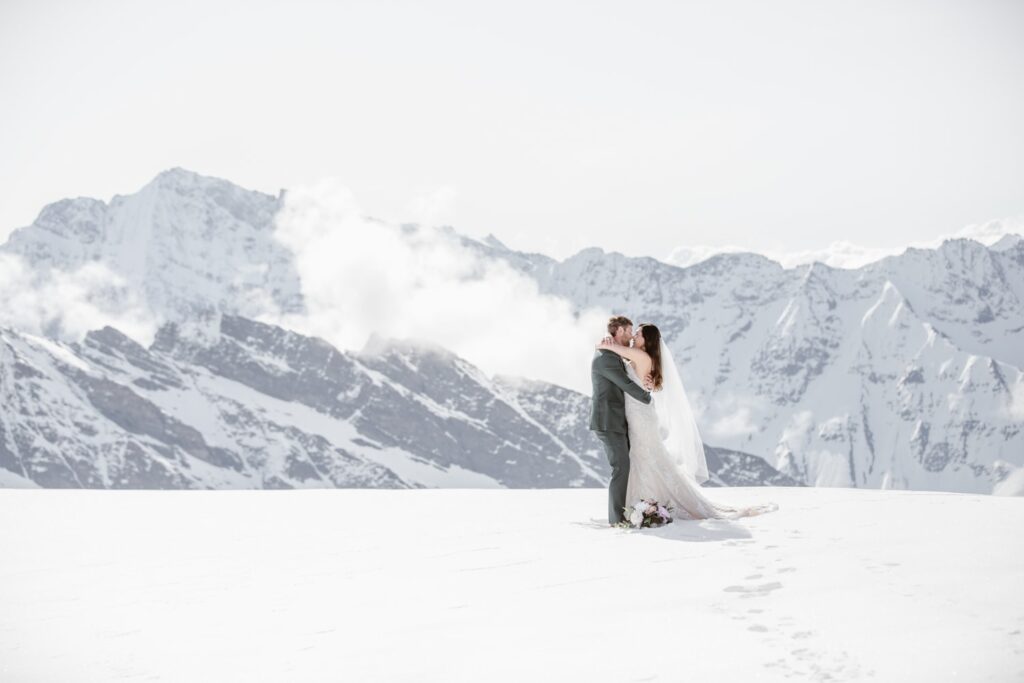 helicopter-elopement-blacier-jungfrau